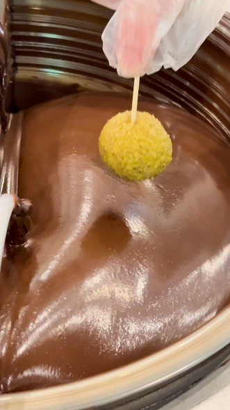 Load video: Dubai chocolate truffle making process