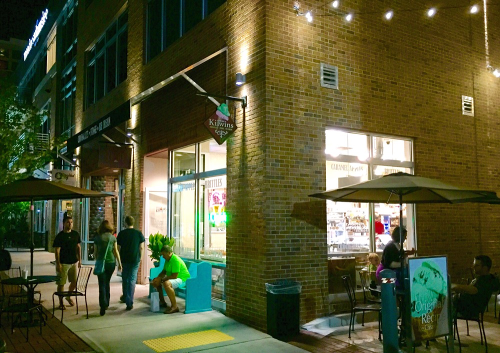 Kilwins Little Rock Storefront at Night