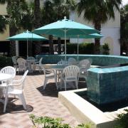 Photo of outdoor seating at Kilwins Vero Beach